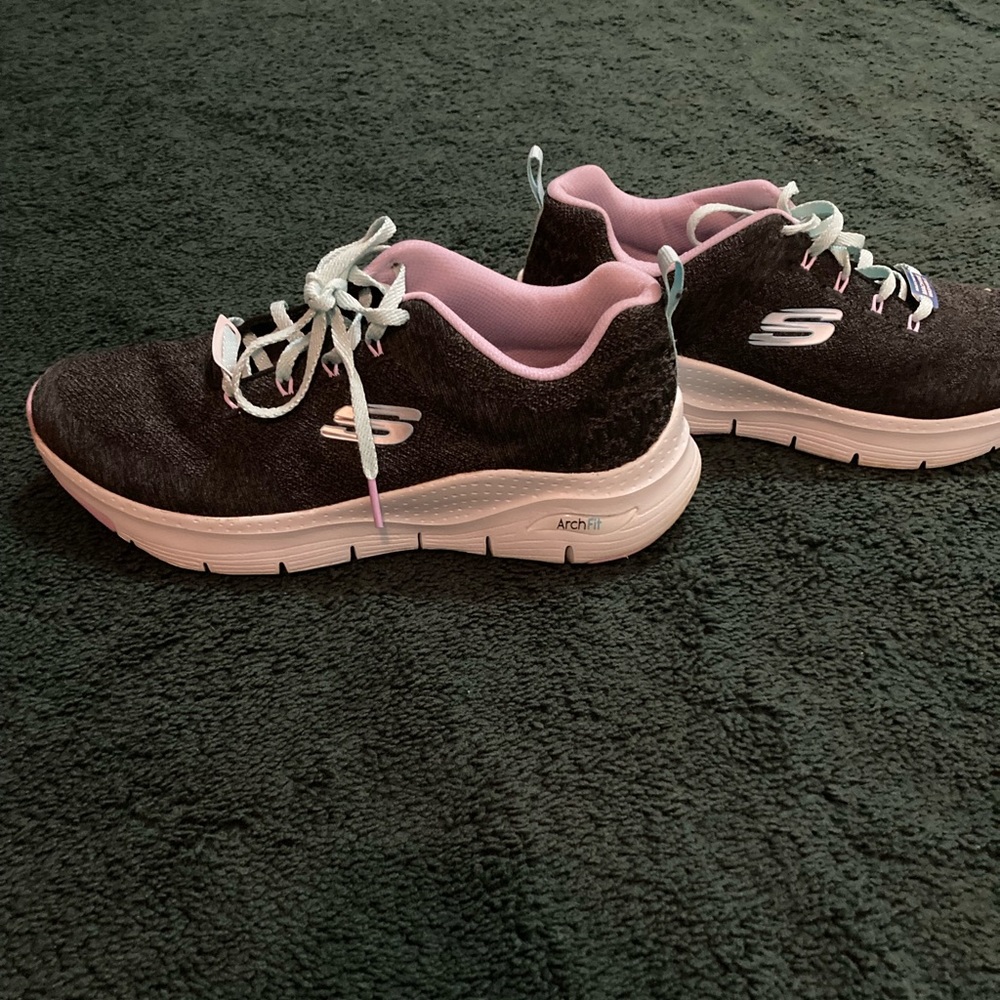 Sketchers shoes. Like new, if ever worn.
